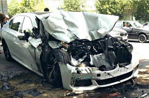 تصادف شدید BMW سری7 زیر پلصدر/تصویر