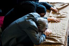 عارف لرستانی در کنار پدربزرگ خود آرام گرفت