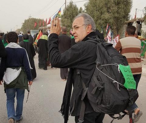 مجری مشهور در راه کربلا/عکس